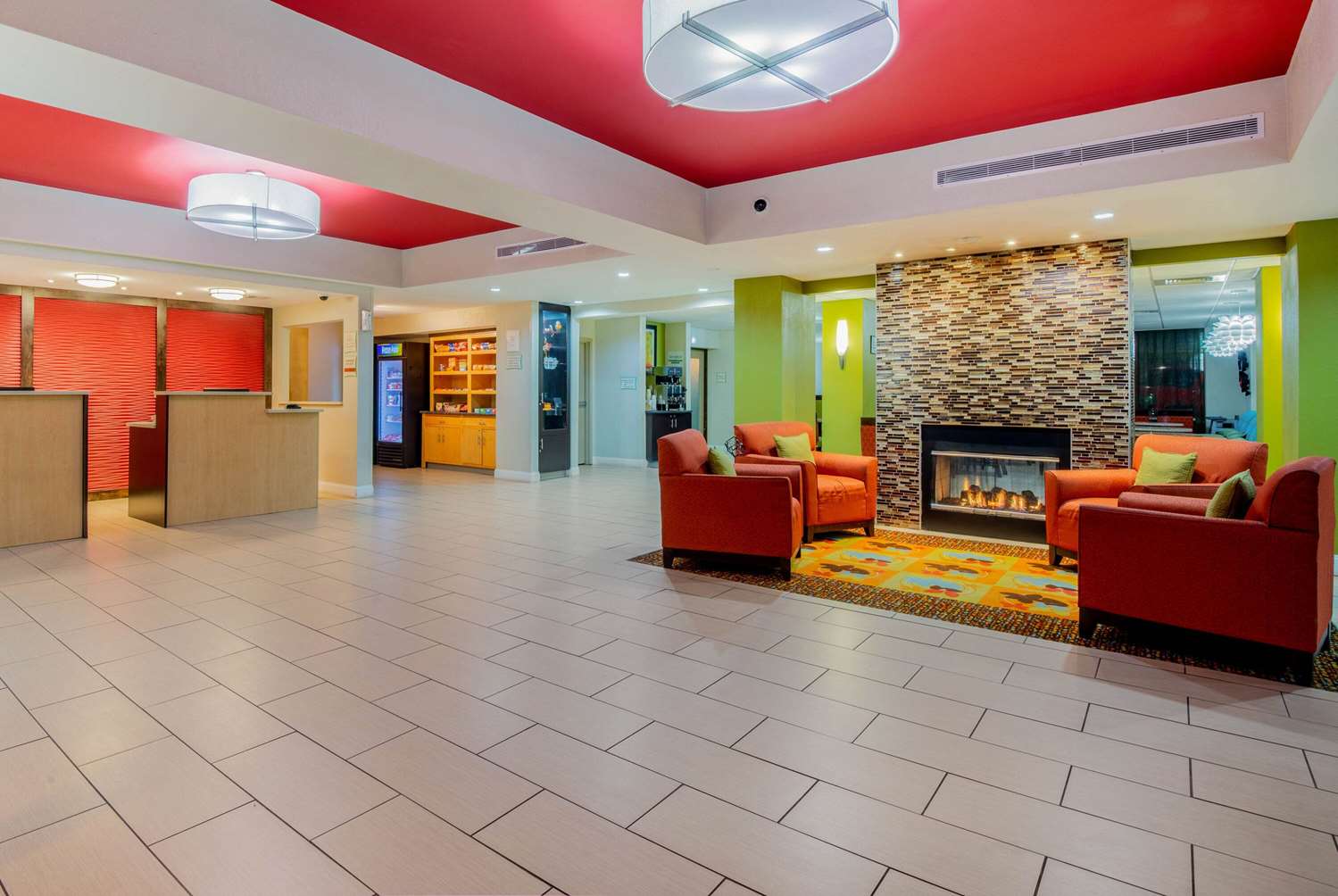 La Quinta Inn and Suites by Wyndham Elkview - Charleston NE 7/40