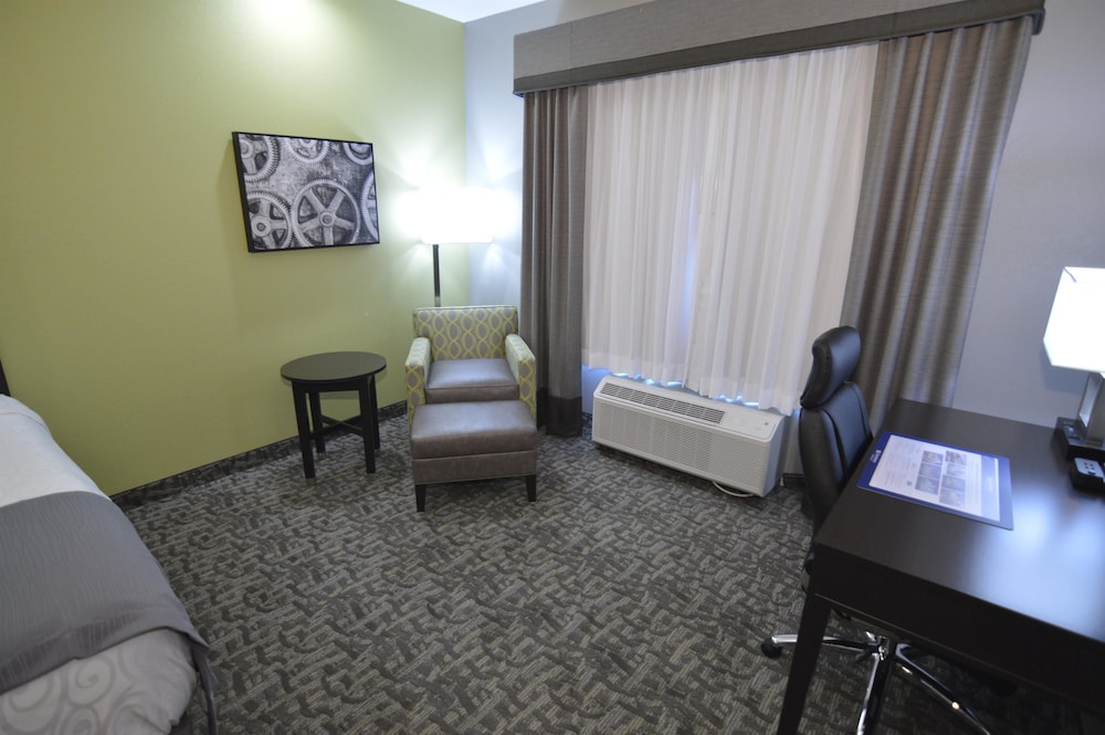 Best Western Plus Bay City Inn & Suites 30/44