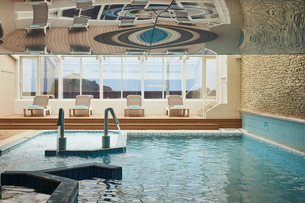 swimming pool spa