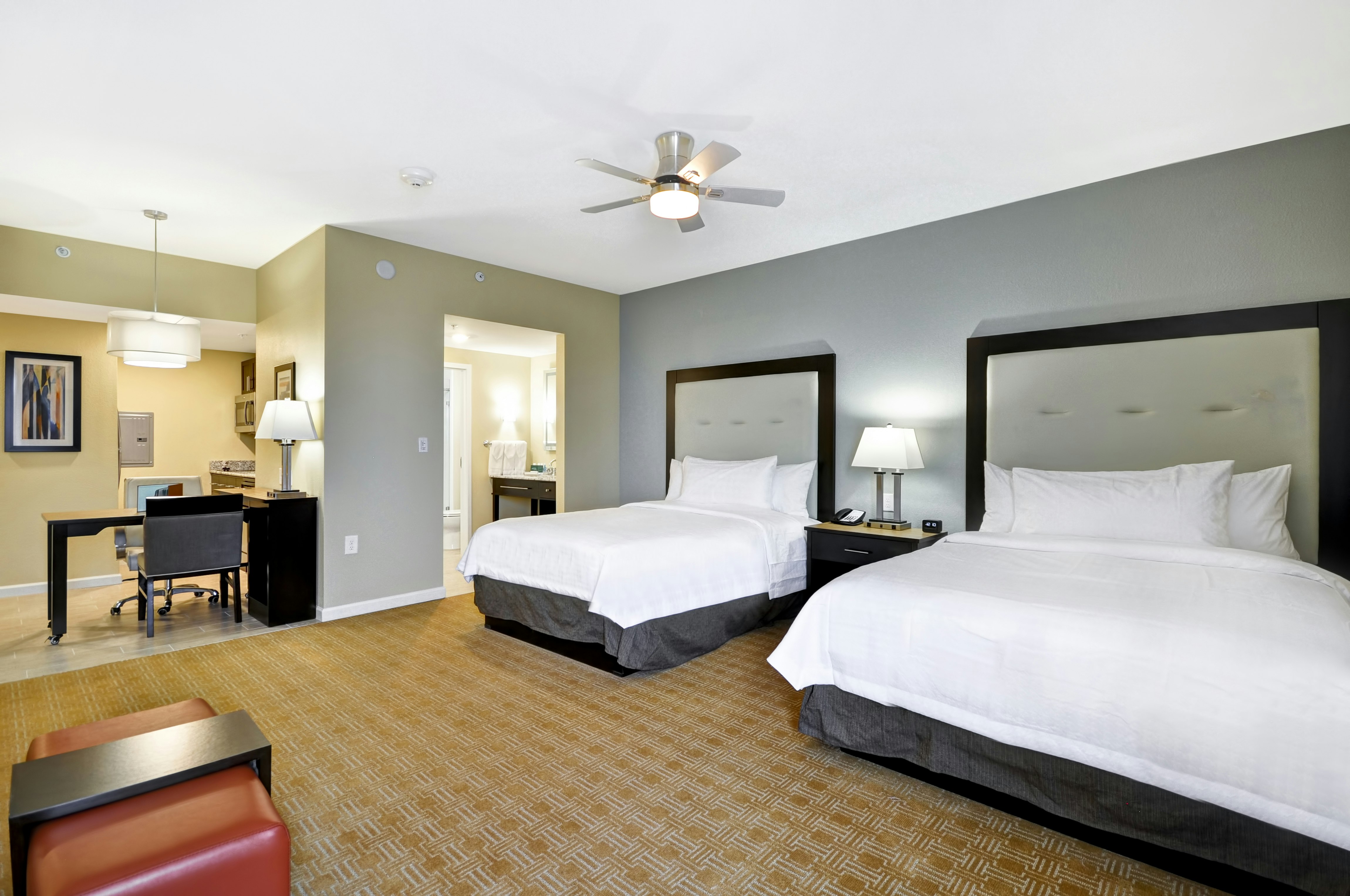 STUDIO, 2 QUEEN BEDS