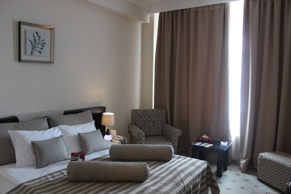 Phoenicia Grand Hotel 51/74