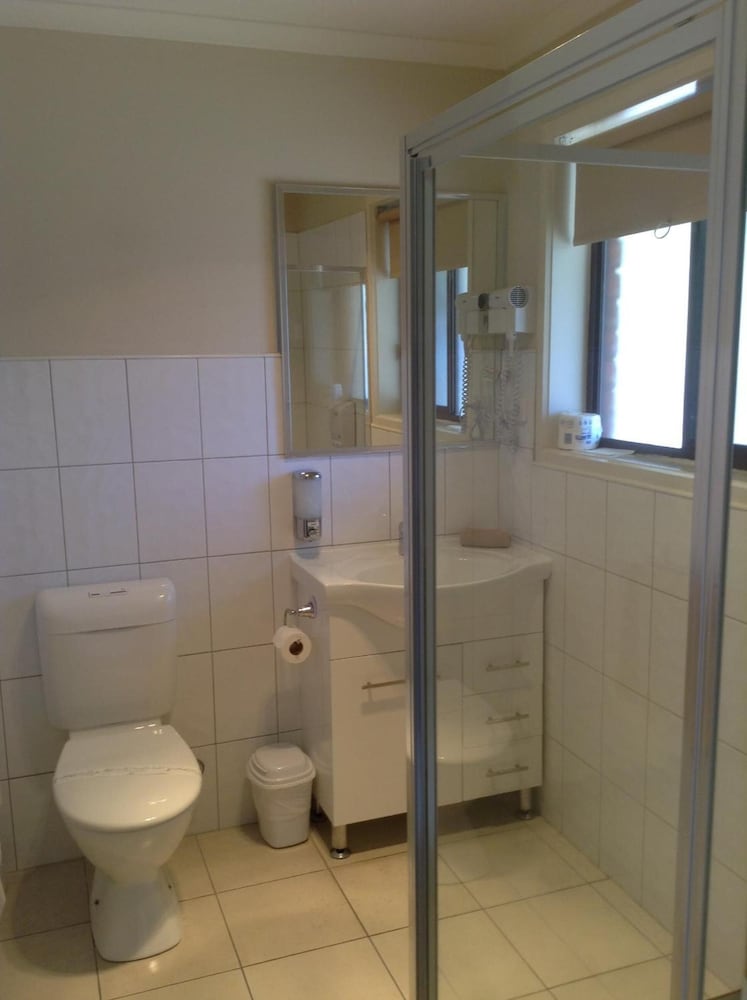 Melton Motor Inn & Apartments 11/32