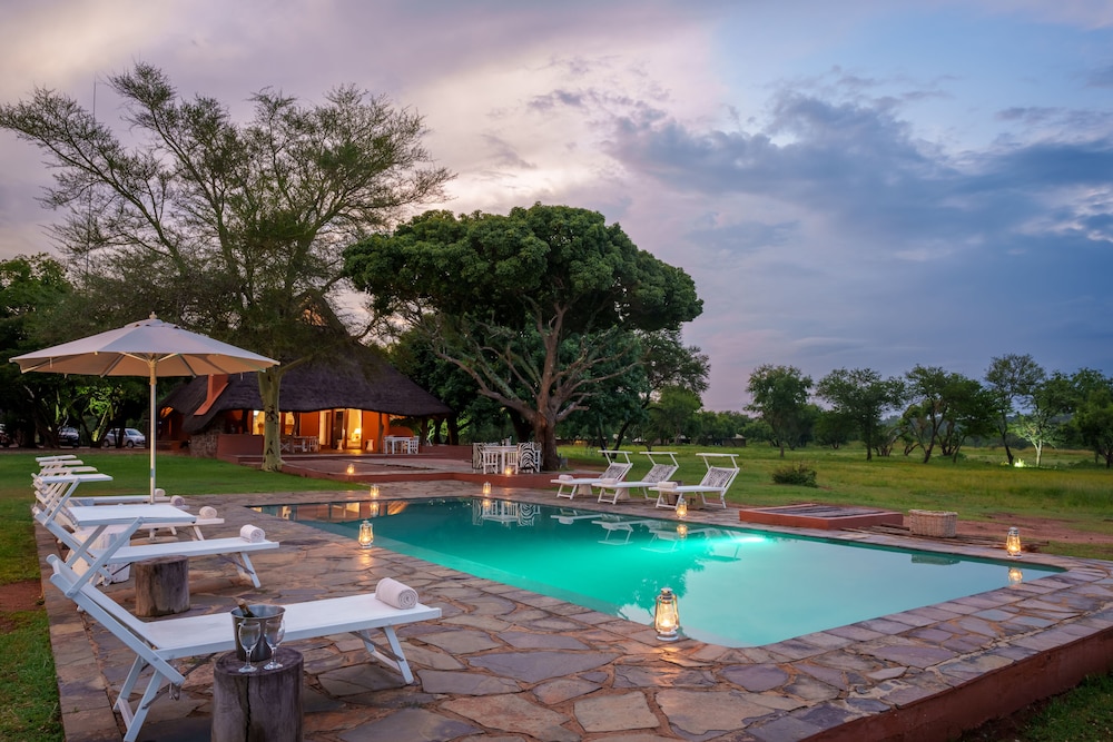 Zebras Crossing Private Game Lodge 20/27