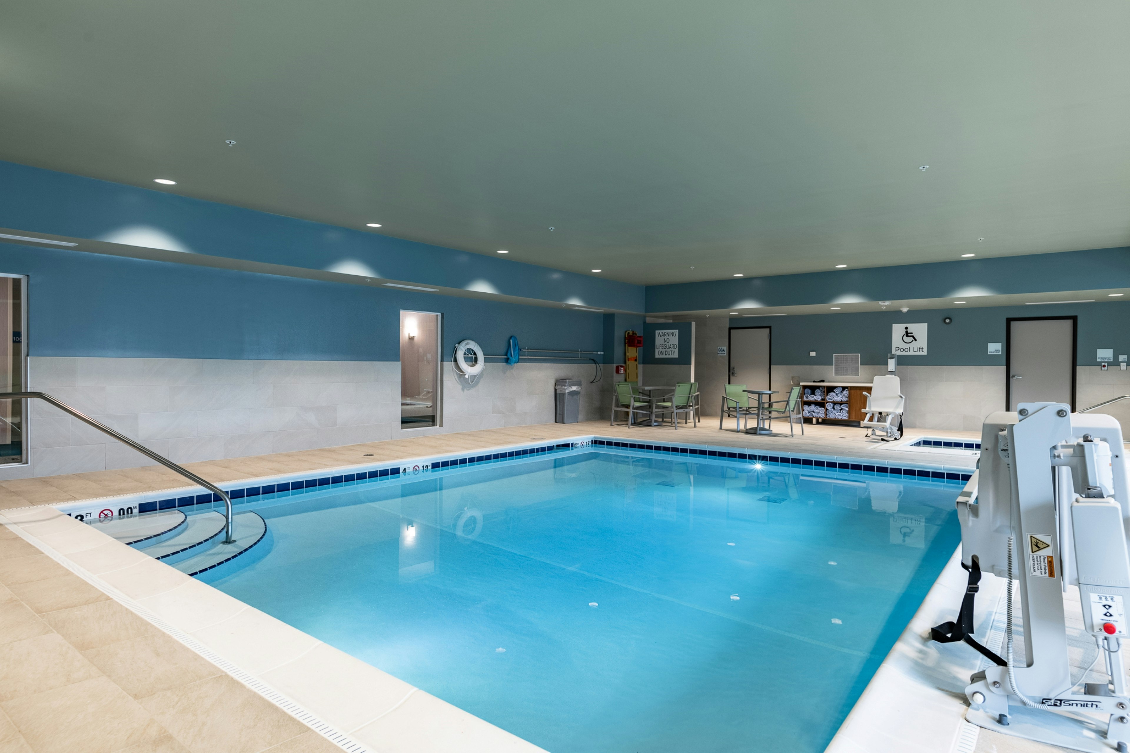 Holiday Inn Express And Suites Moundsville 37/61