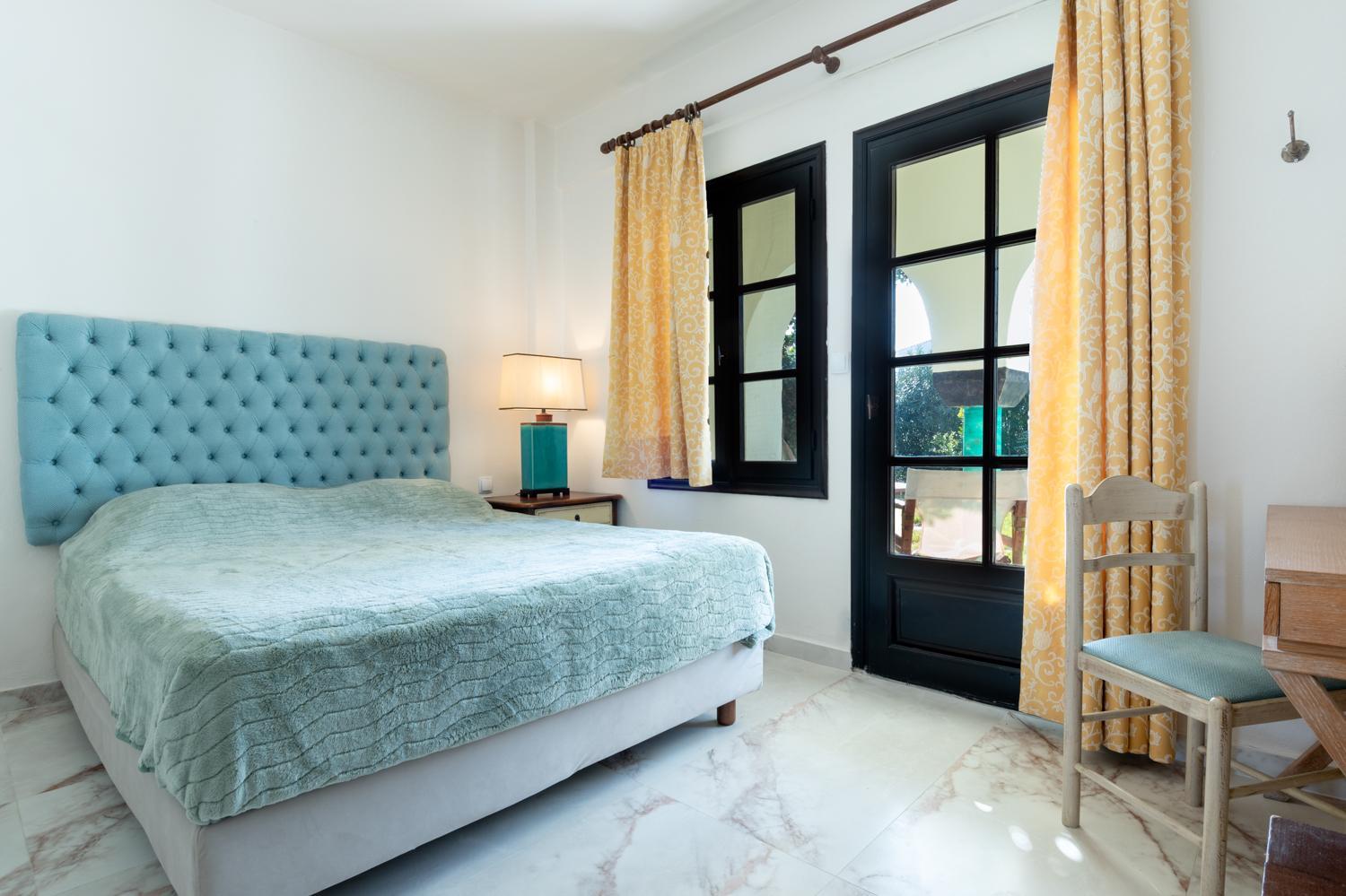 2 Bedrooms, Collection, Garden