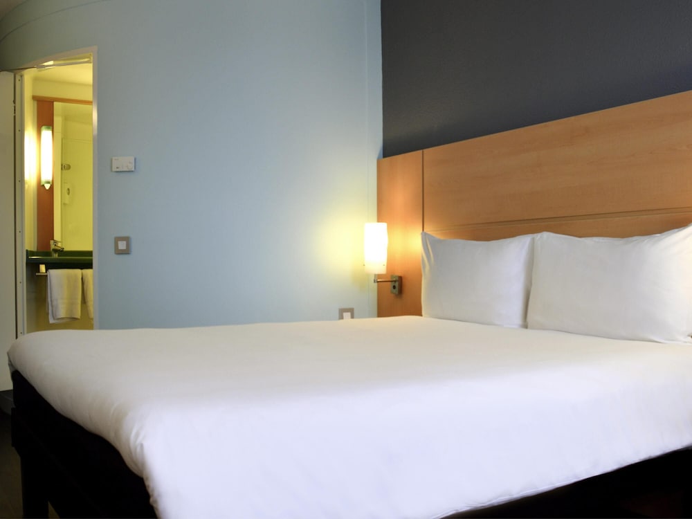 ibis Reading Centre 36/59
