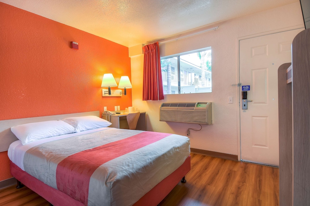 Motel6 Chino, CA - Los Angeles Ontario 16/38