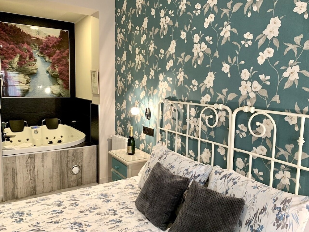 Suites con Jacuzzi Santillana 28/45