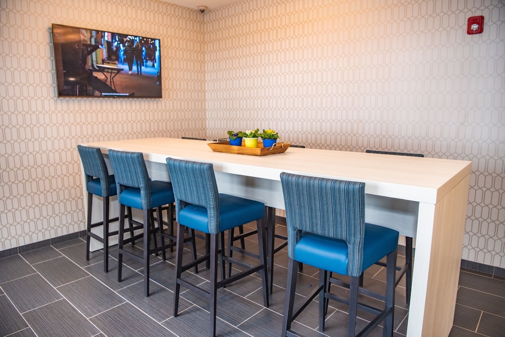 Microtel Inn And Suites By Wyndham Carlisle 47/60