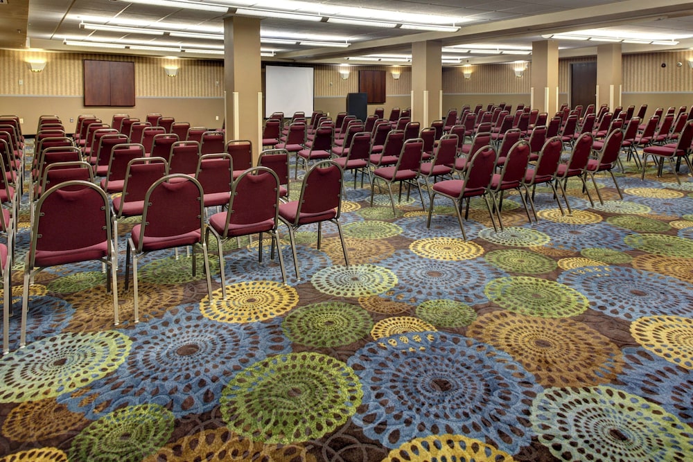 Holiday Inn Express And Suites Deadwood Gold Dust Casino 68/78