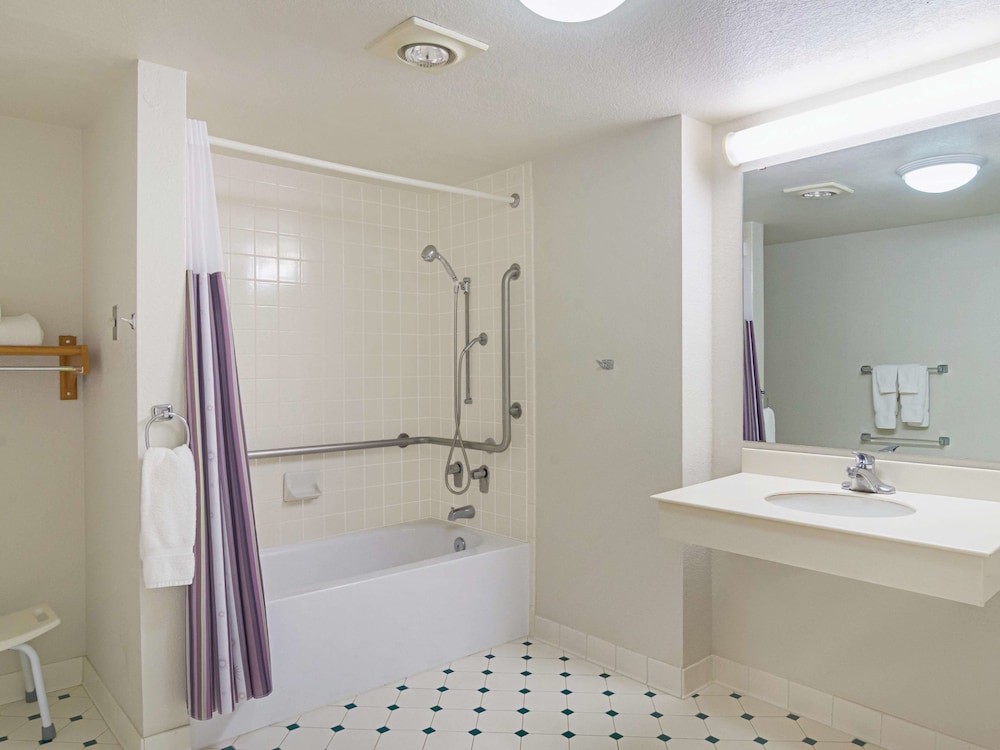 Ramada by Wyndham Westminster Denver 29/50