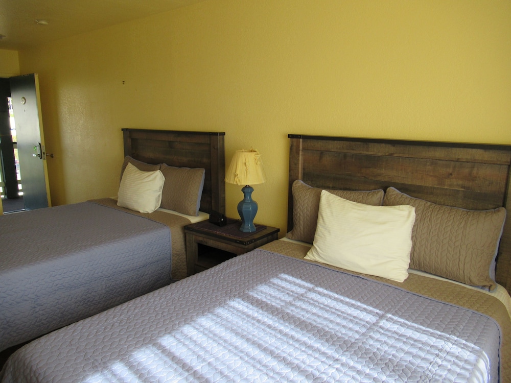 Gualala Country Inn 5/45