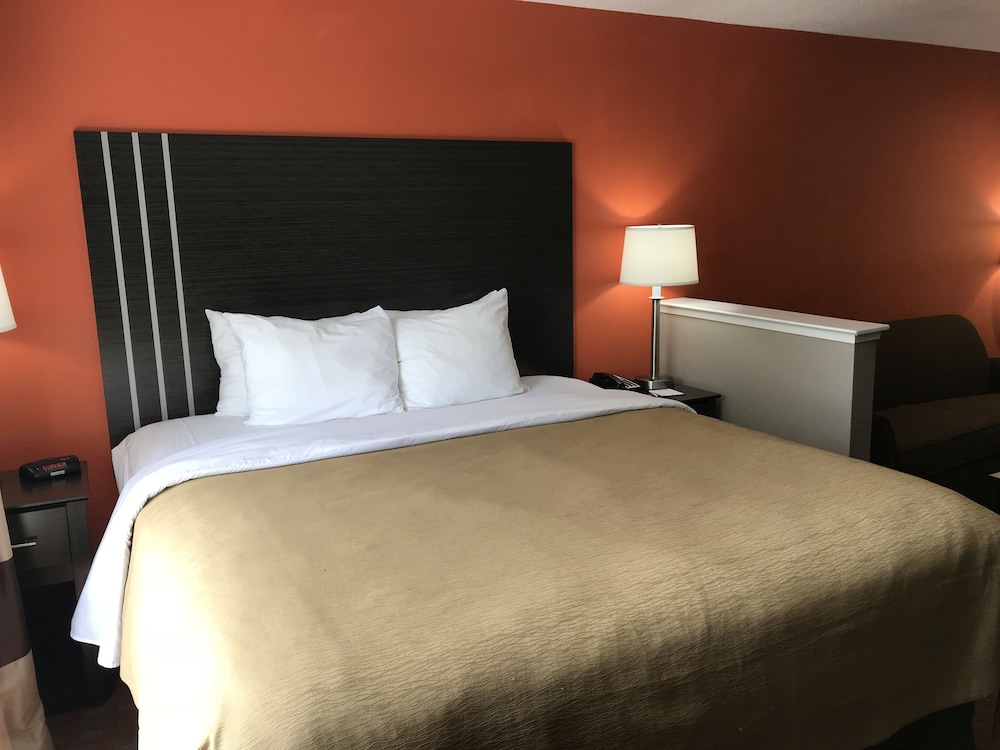 Quality Inn & Suites Fresno Northwest 10/34