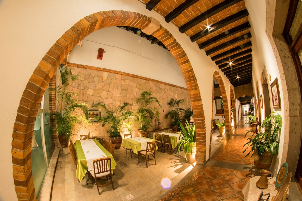 Meson de Los Remedios Hotel 50/56