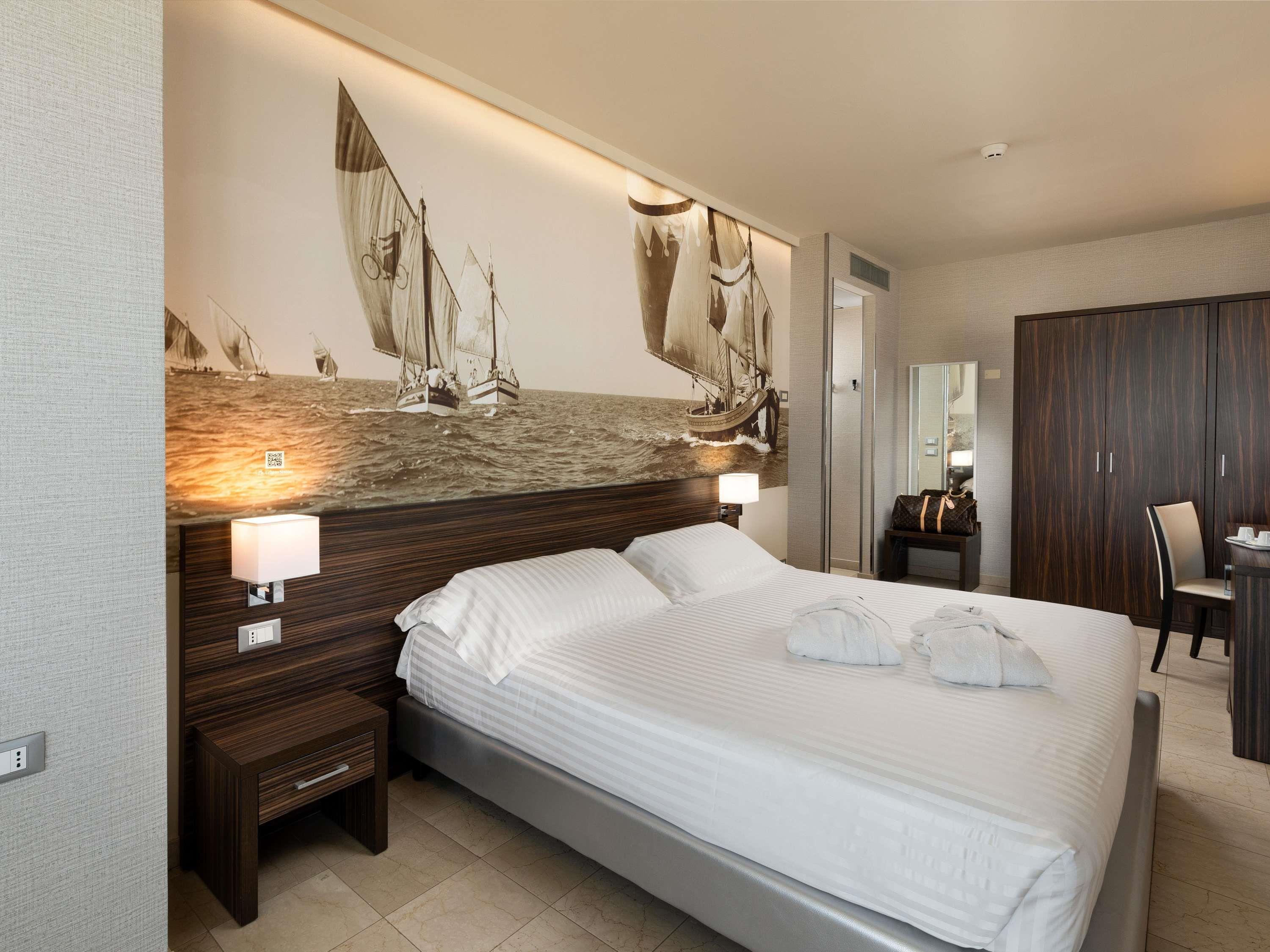 Classic, Double Bed, Lateral Side Sea View, Terrace