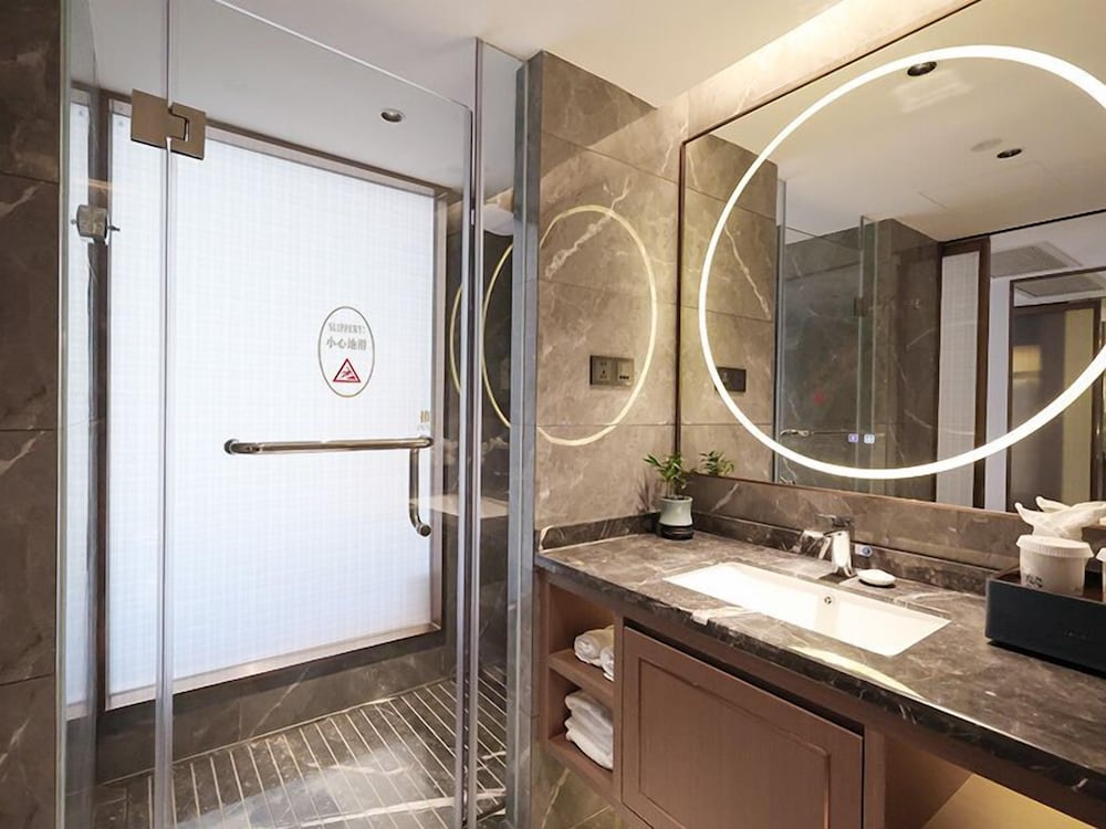 Guangdong Yingbin Hotel 47/49