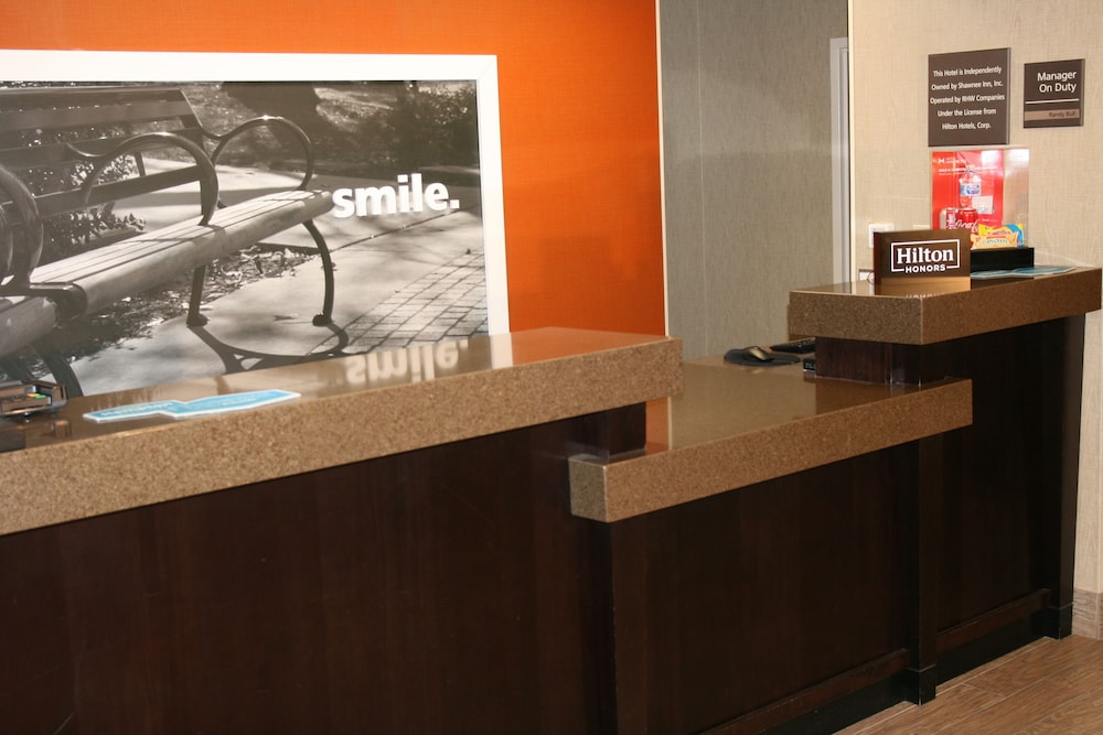 Hampton Inn Kansas City/Shawnee Mission 24/34