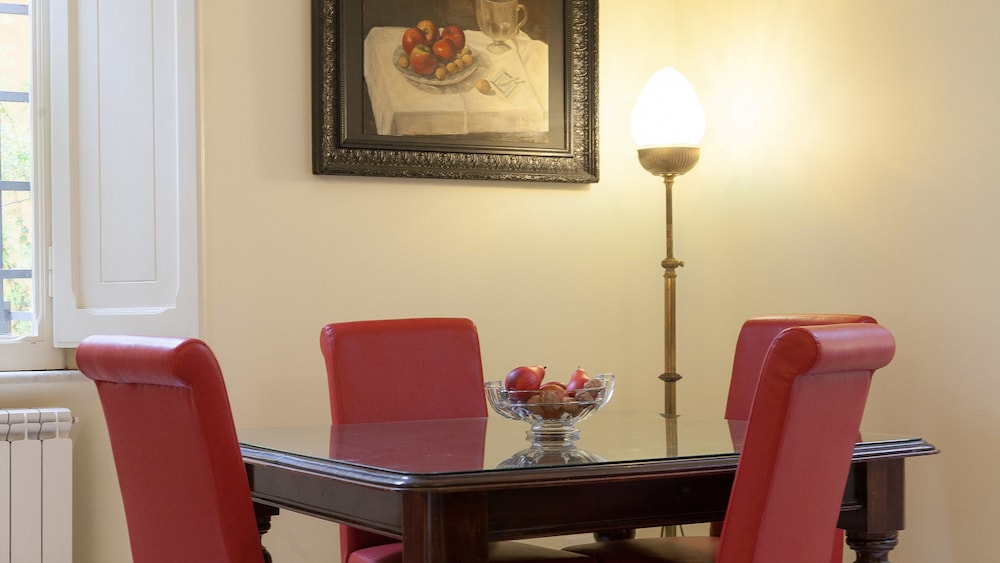 Rental In Rome Portico Ottavia Garden 15/24