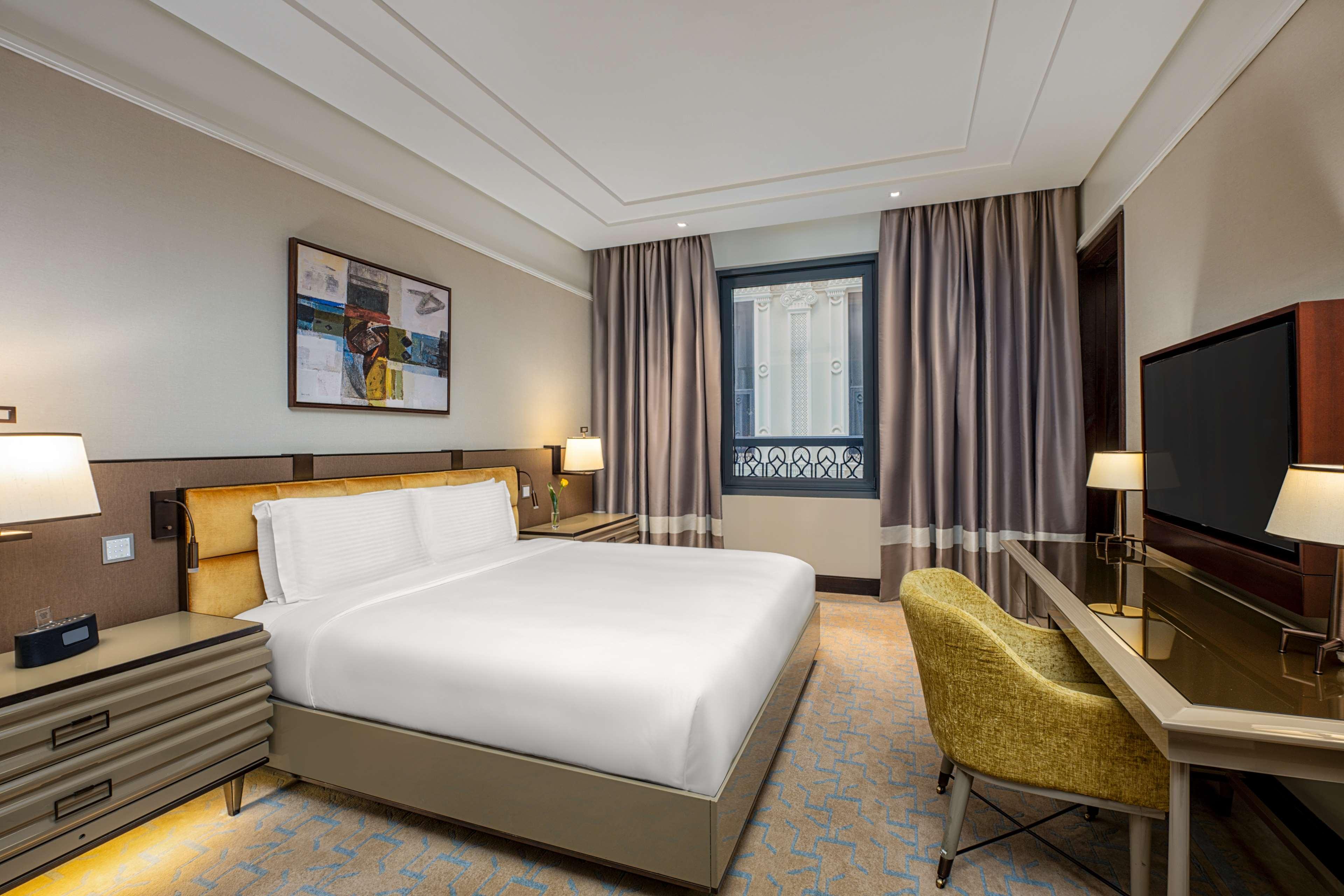 Suite, King Bed