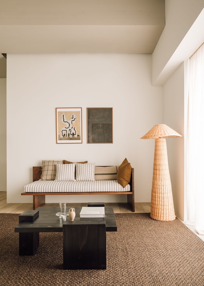 White Exclusive Suites And Villas 28/38