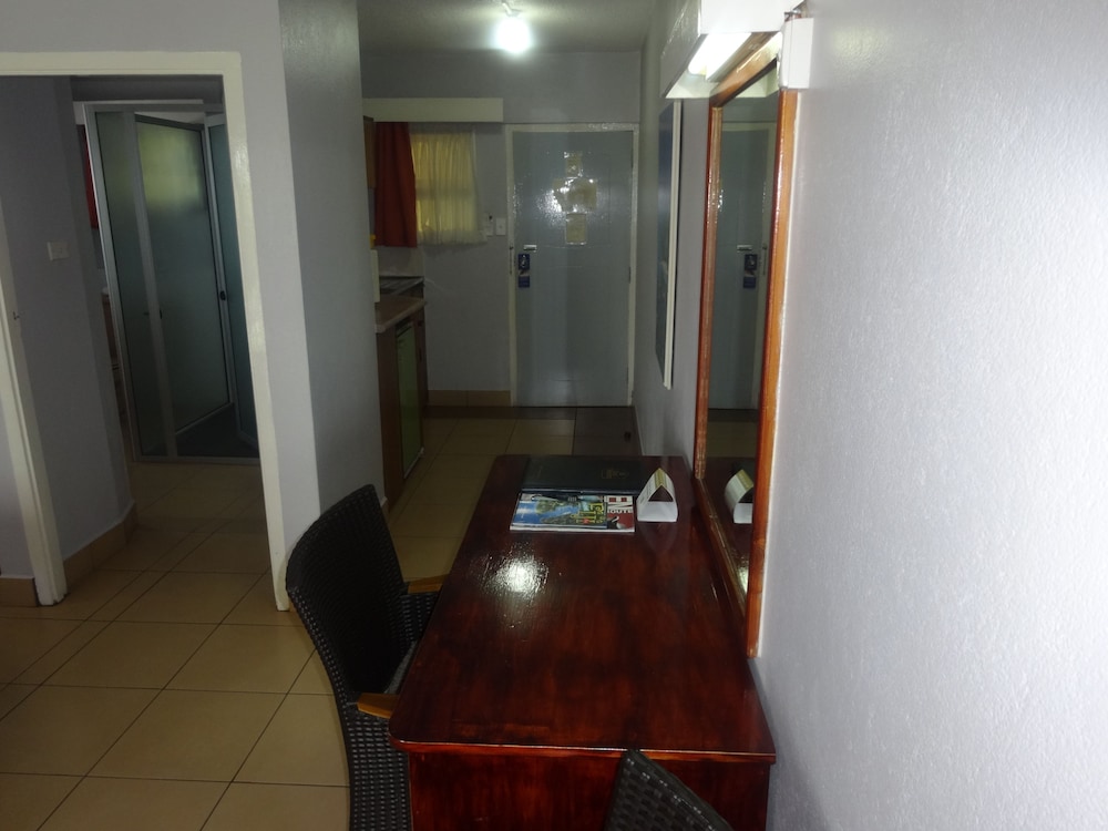 Suva Motor Inn 8/50