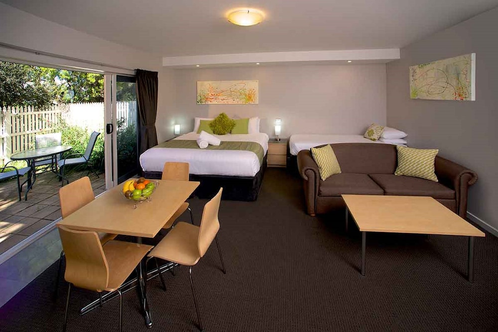 Boathouse Resort Studios & Suites 50/69