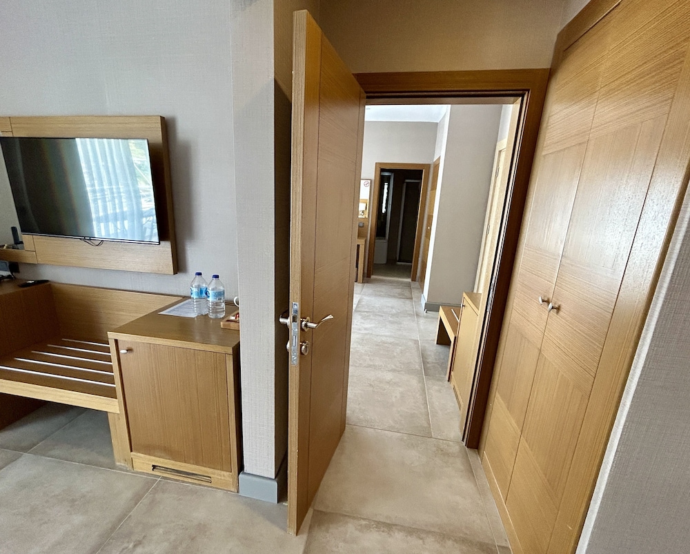 MARINA BOUTIQUE FETHIYE 50/50