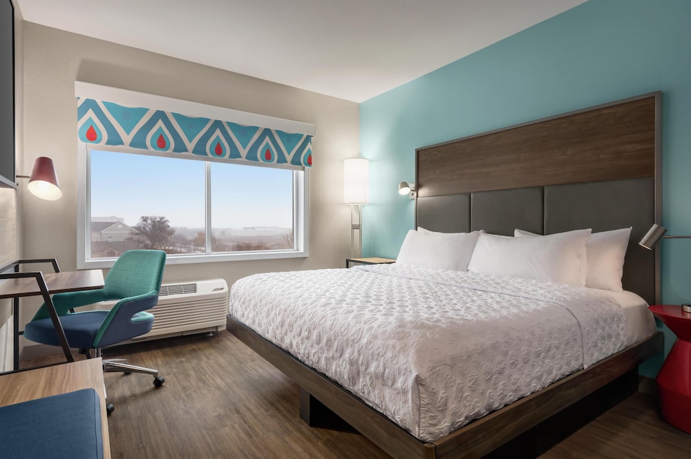 ROOM, KING BED