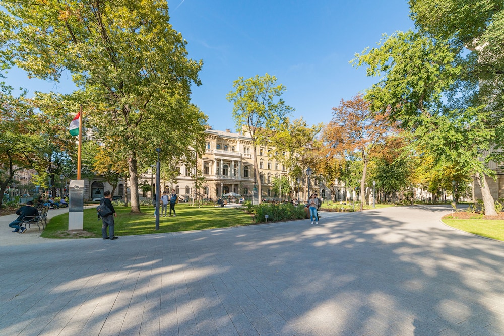 Budapest Museum Central 8/52
