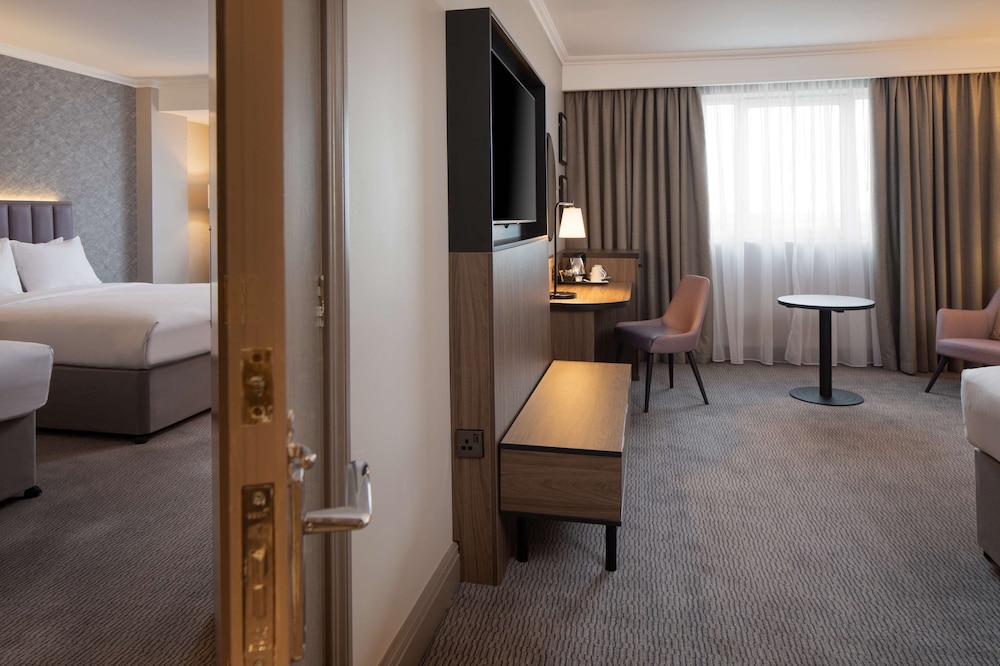Doubletree By Hilton Dartford Bridge 23/84