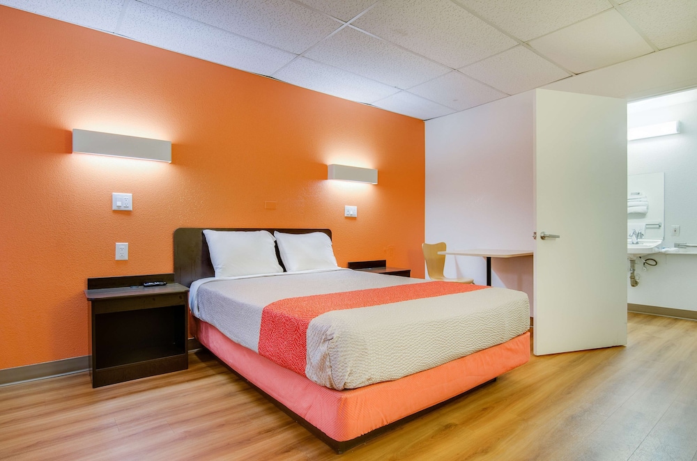 Motel6 Salina, KS 11/60