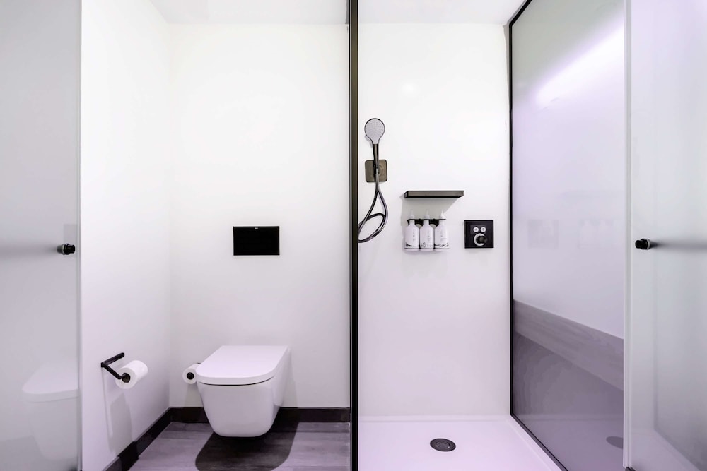 YOTEL Porto, Select by Hilton 48/48