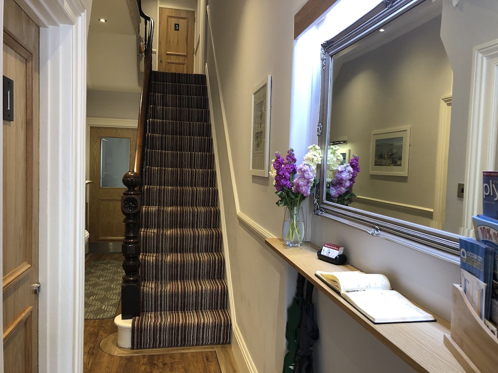 Edgcumbe Guest House 32/32