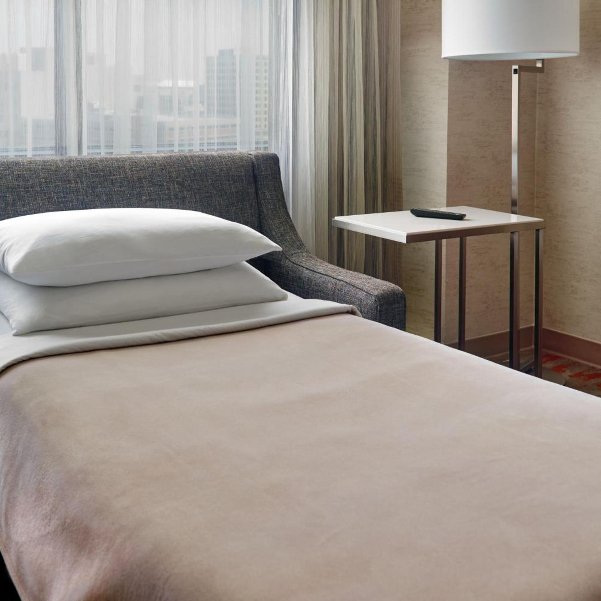 Room, King Bed, Large, Chattanooga Marriott Downtown 2/10