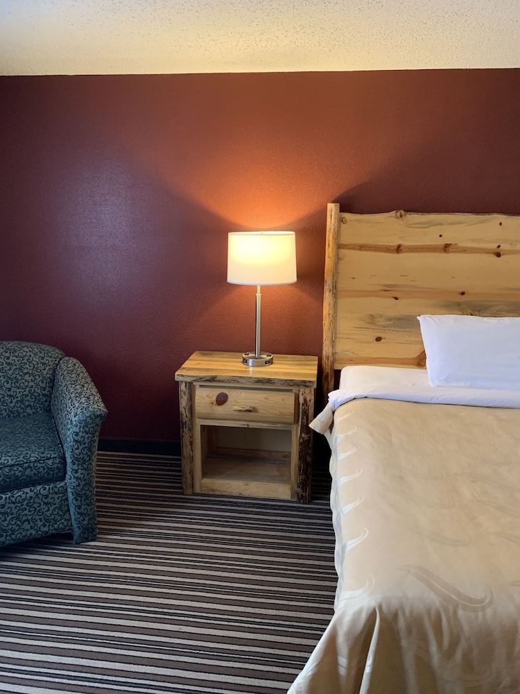 Studio6 Suites Butte, MT I-90 I-15 17/42
