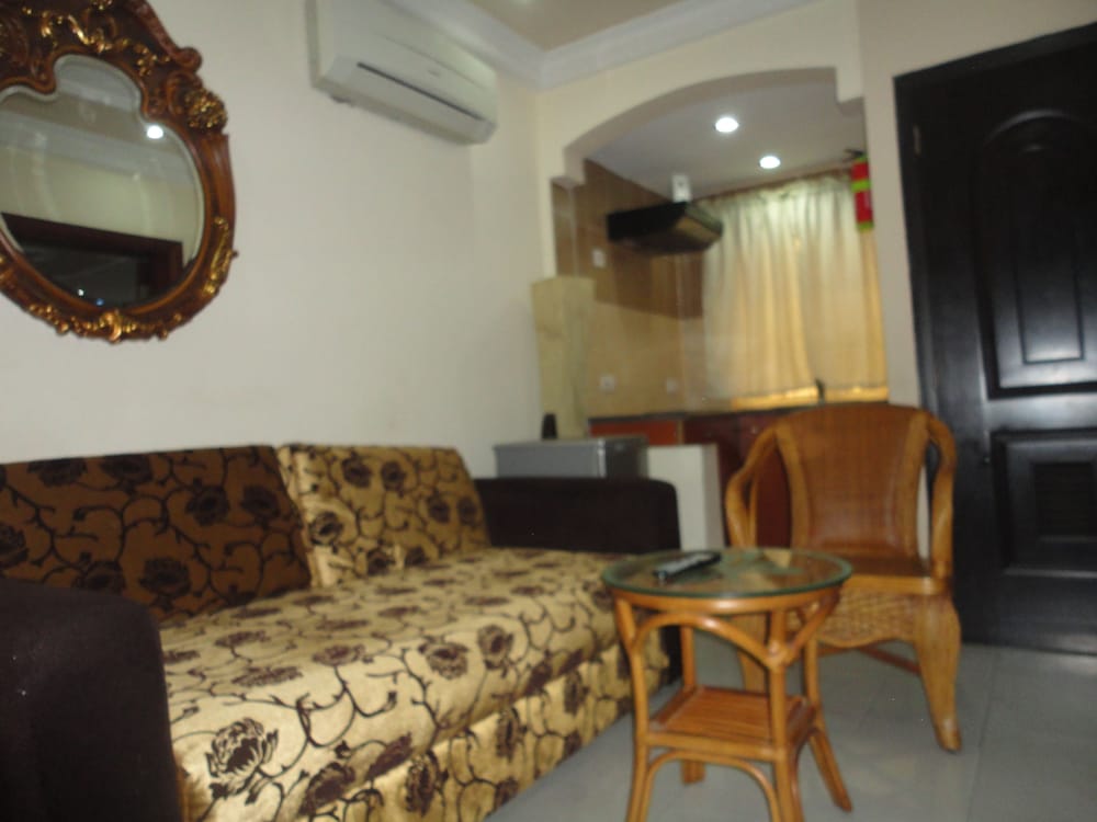 Sdm Tavern And Suites 19/27