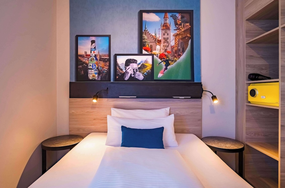 PREMIUM, QUEEN BED