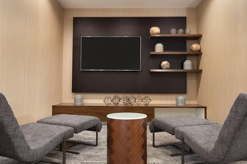 Courtyard by Marriott Charlotte Airport North 24/39