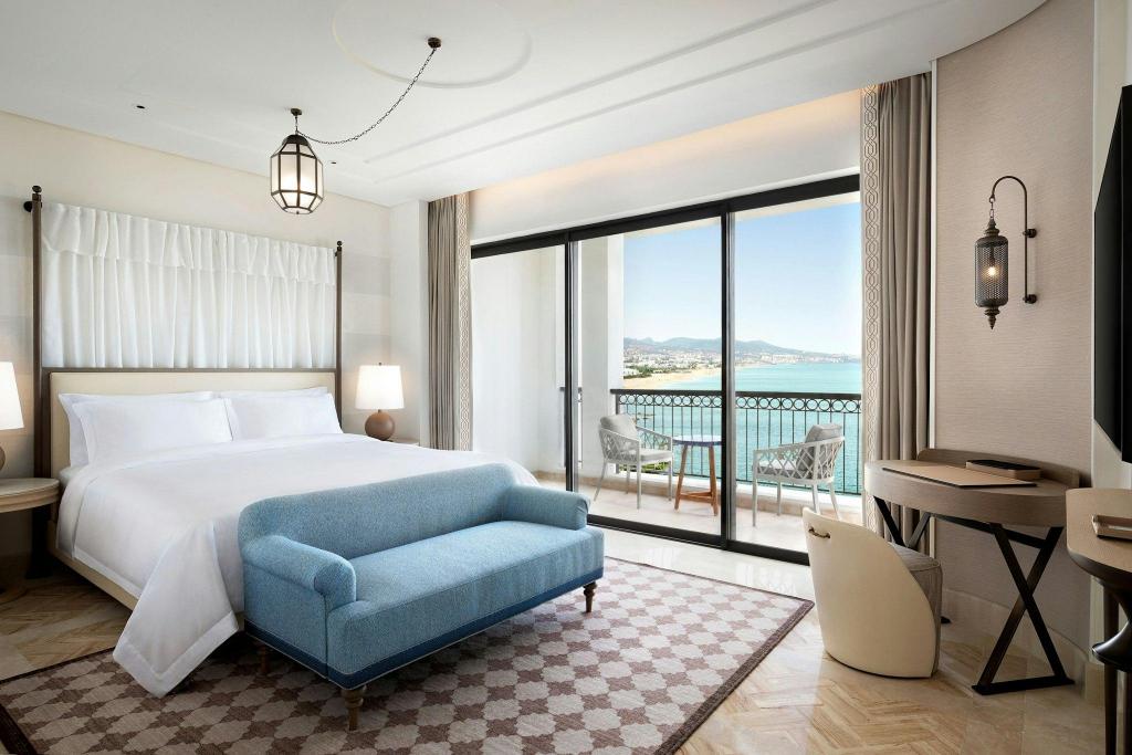 1 Bedroom, Deluxe, Suite, King Bed, Sea Front, Balcony, Corner