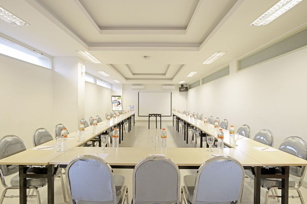 Pop! Hotel Diponegoro Surabaya 14/20