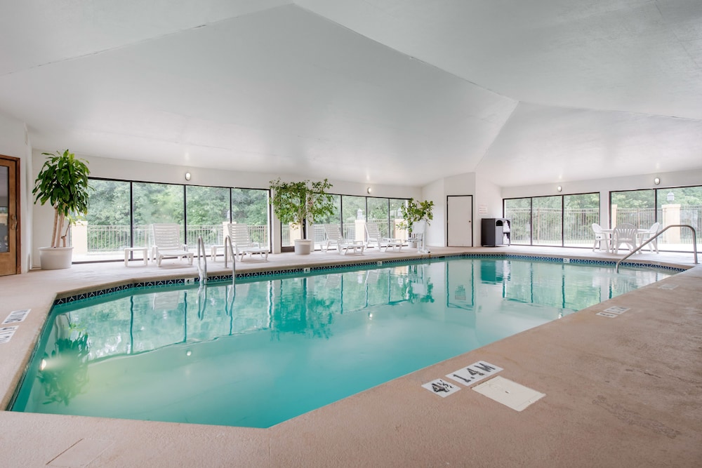 Comfort Suites Lafayette University Area 26/56