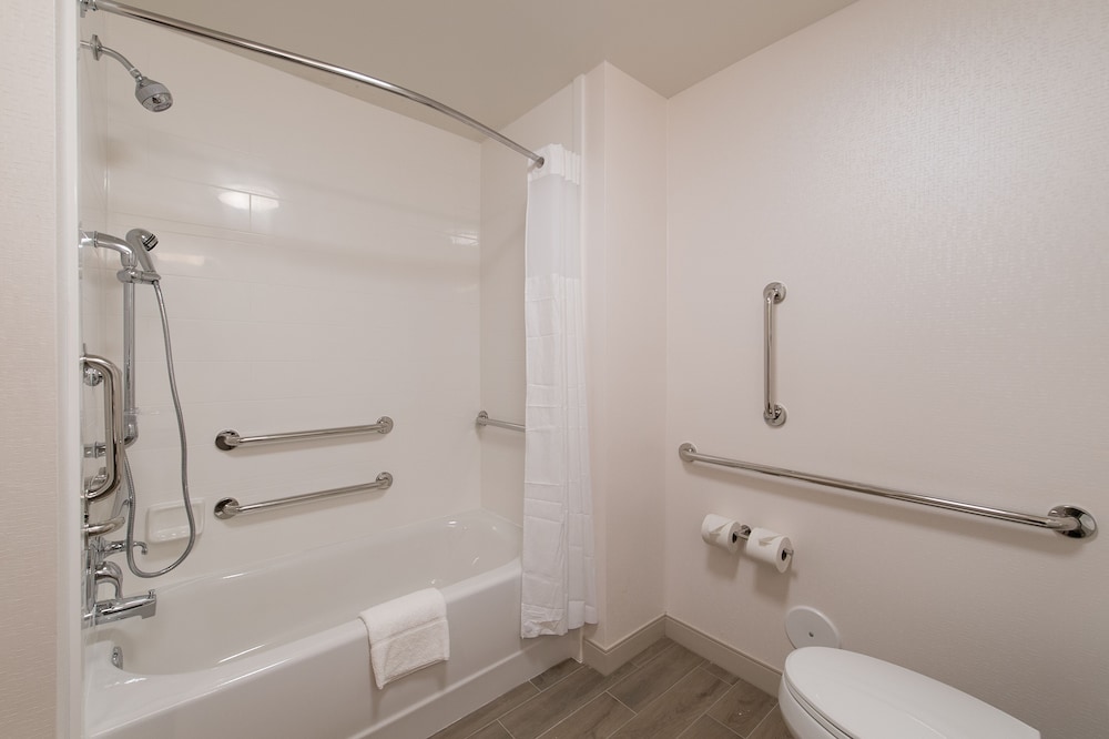 Hampton Inn & Suites Fayetteville 20/46