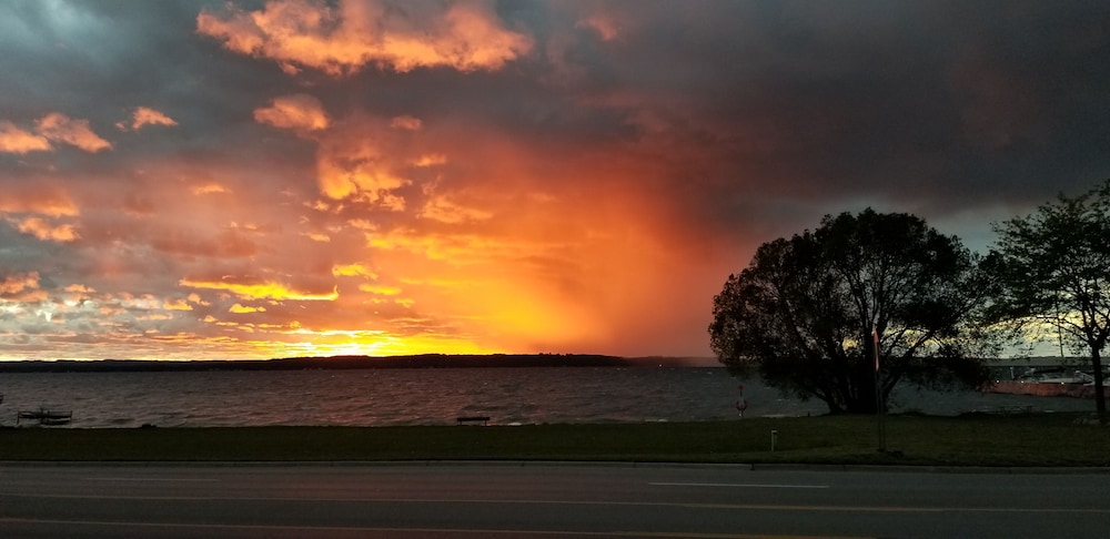 Sleep Inn & Suites Bay View Acme - Traverse City 61/68