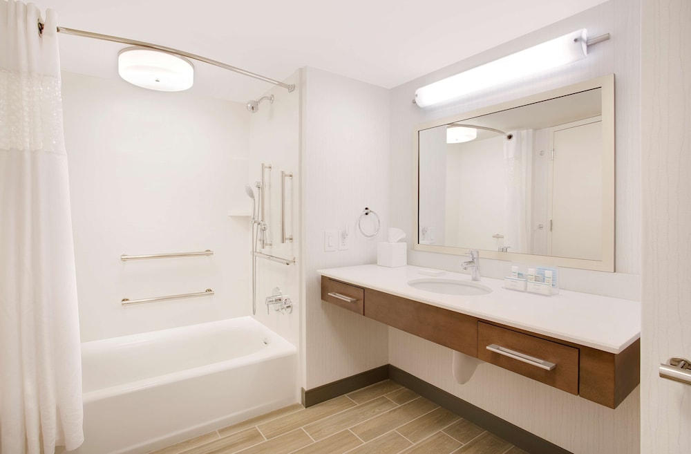 Hampton Inn Lancaster, PA 17/42