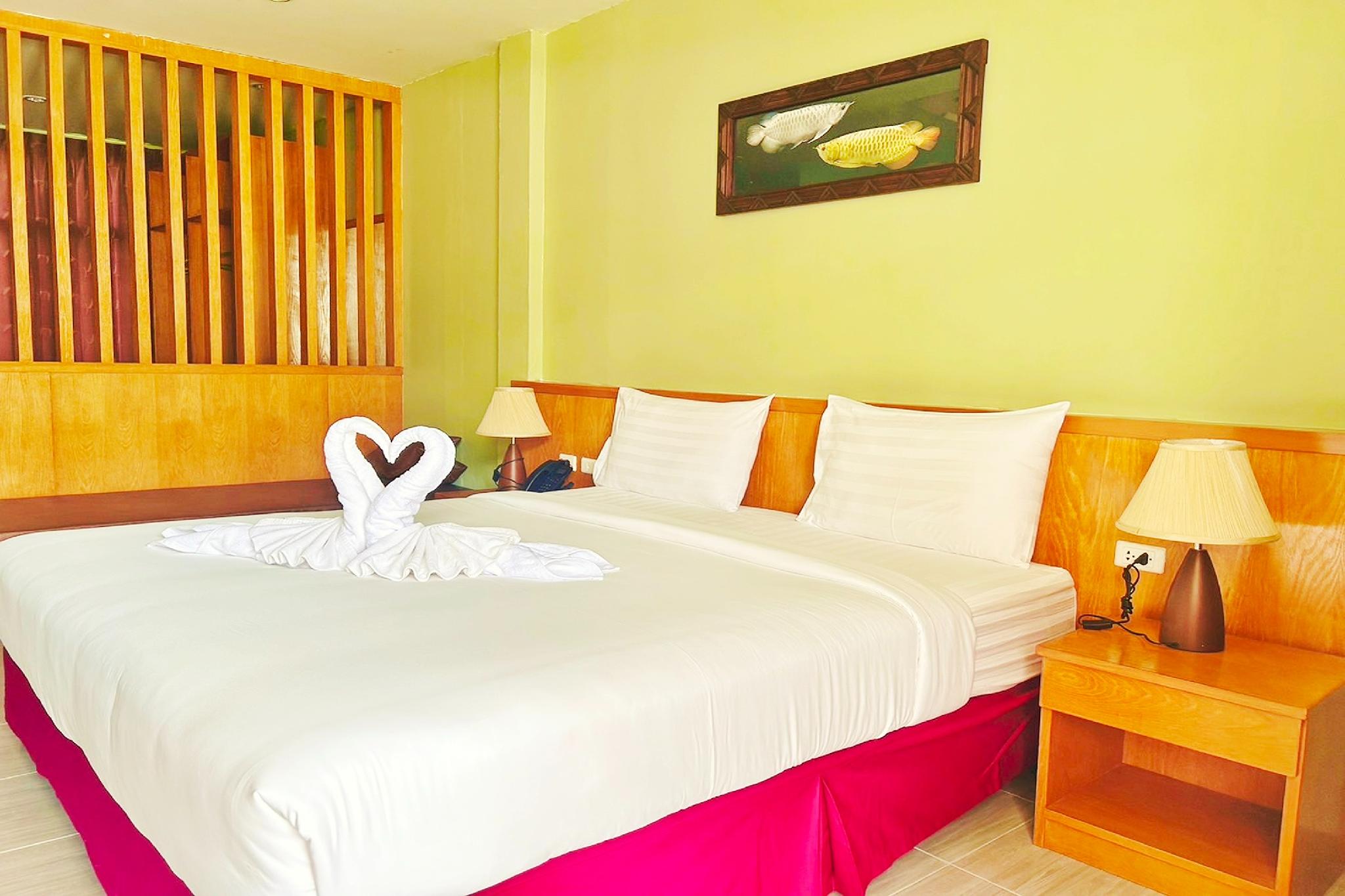 GRAND, TWIN BEDS