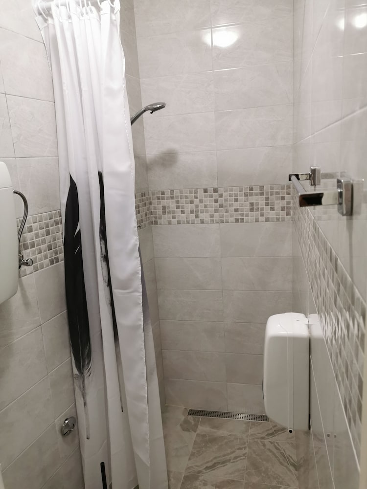 M & J Central Suites 40/50