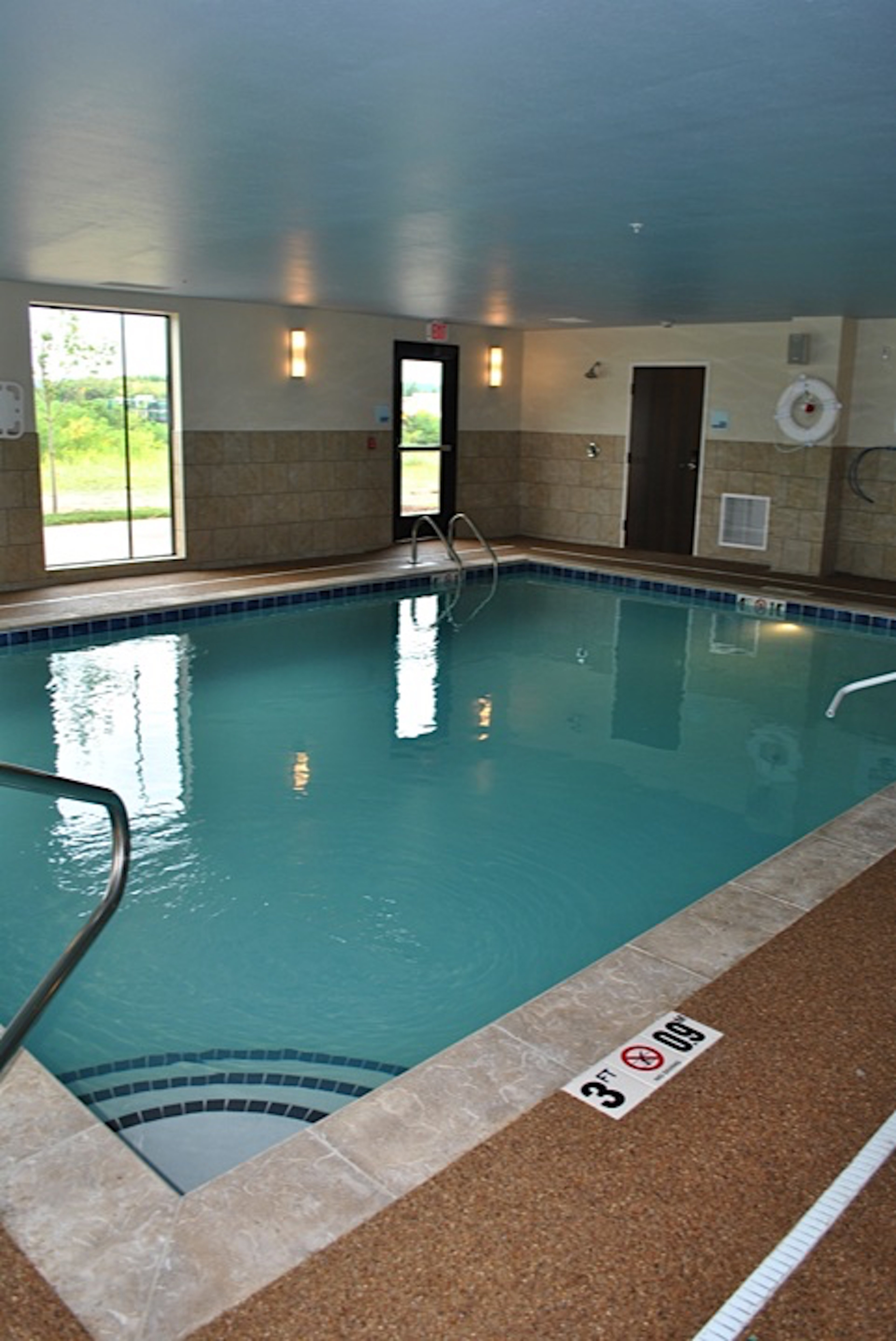 HOLIDAY INN EXPRESS SALEM 18/28
