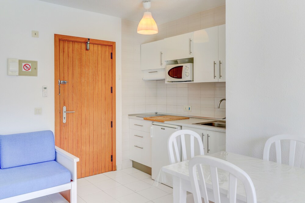 Llevant Apartamentos 10/37