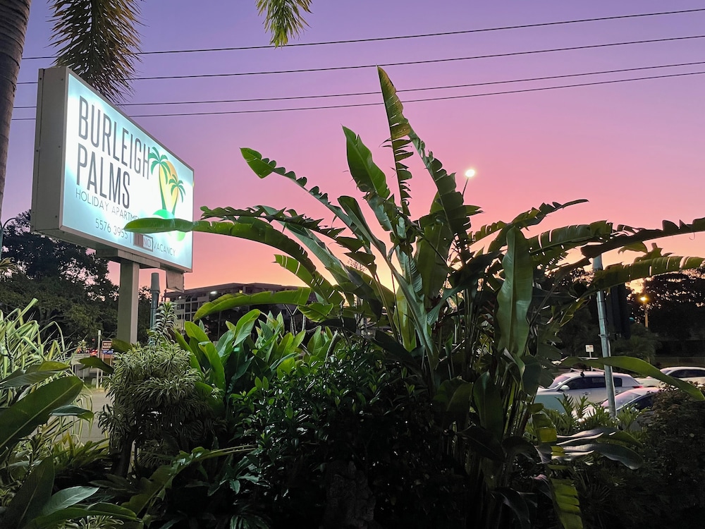Burleigh Palms Holiday Apartments 8/75
