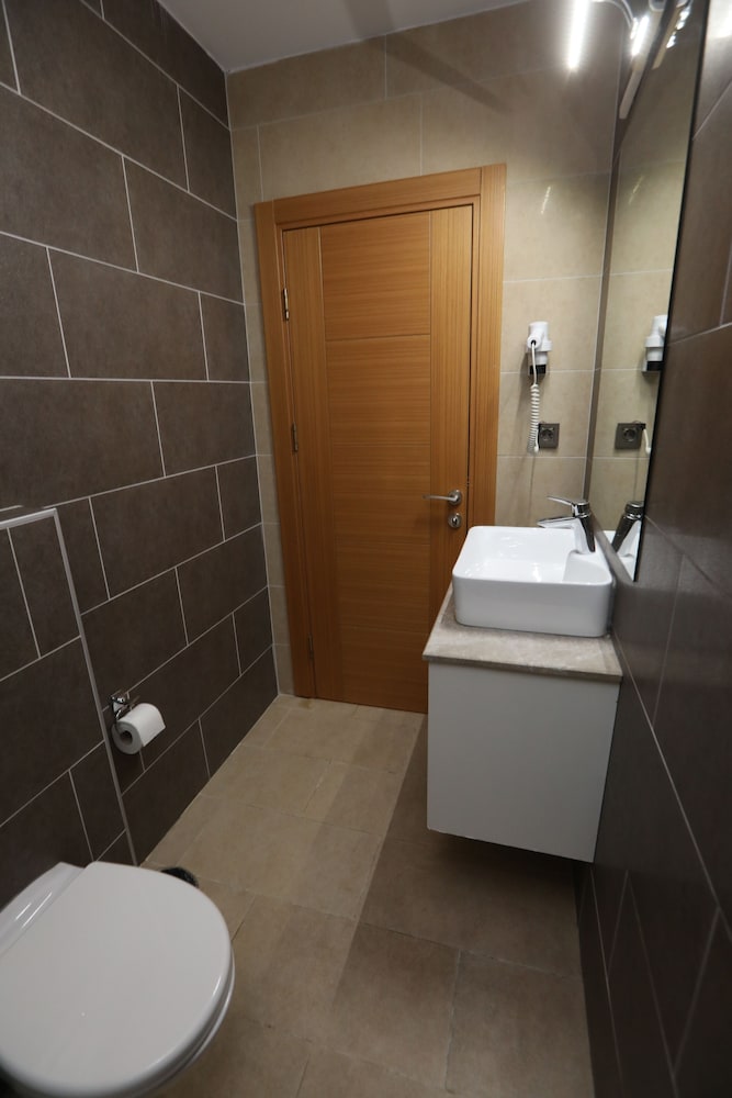 Mezzo Hotel 50/56